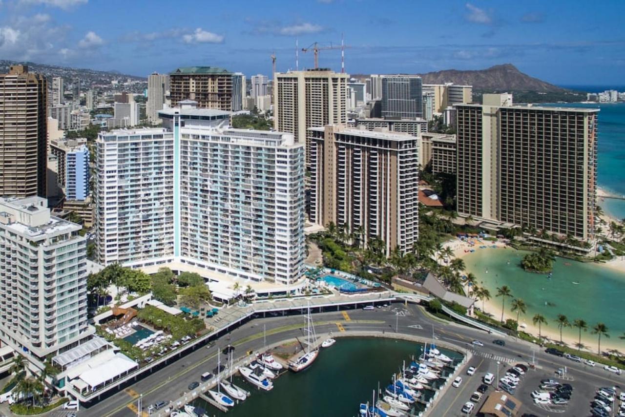 Ilikai Apt 302 - Spacious Studio With Stunning Ocean & Harbor Views Honolulu Exterior photo