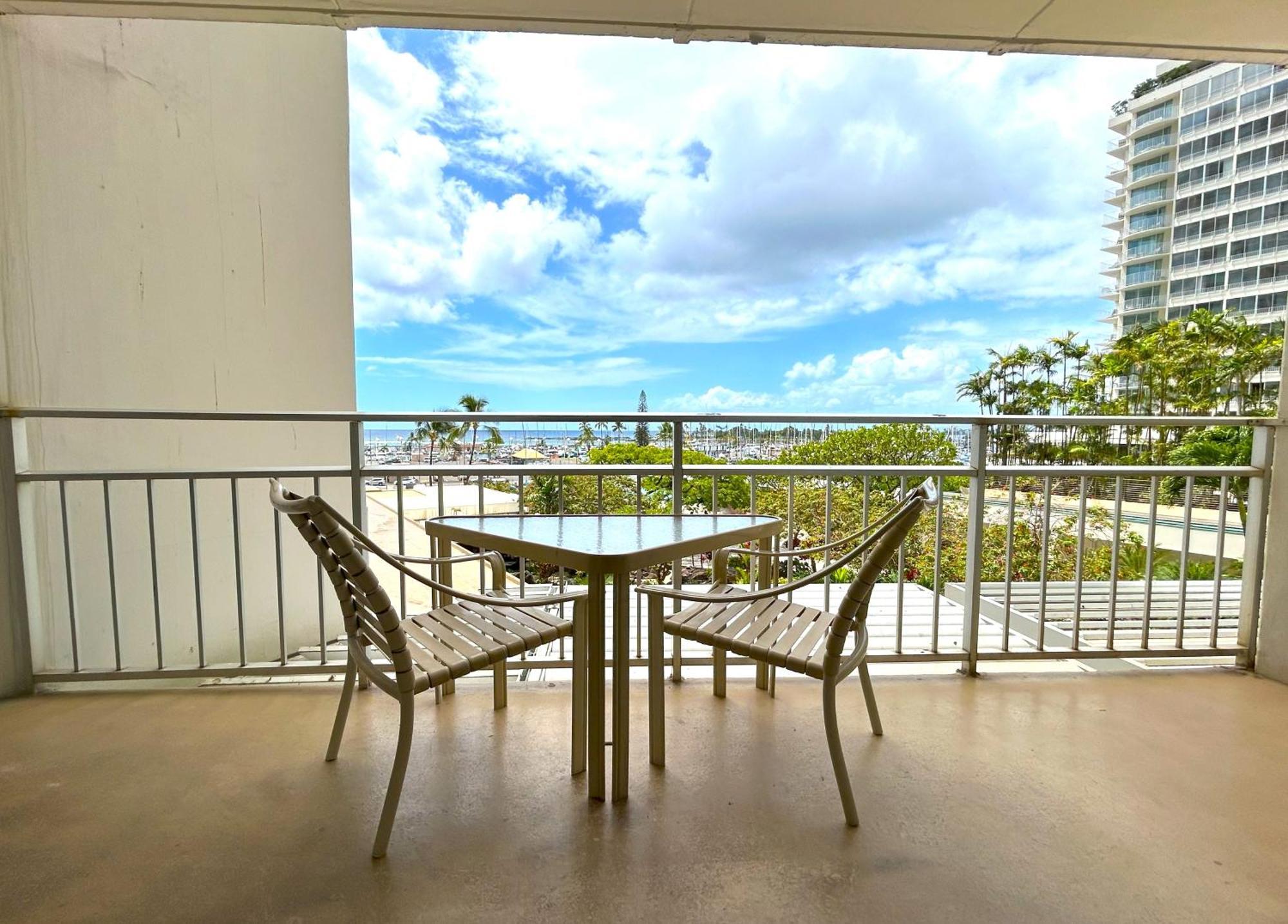 Ilikai Apt 302 - Spacious Studio With Stunning Ocean & Harbor Views Honolulu Exterior photo