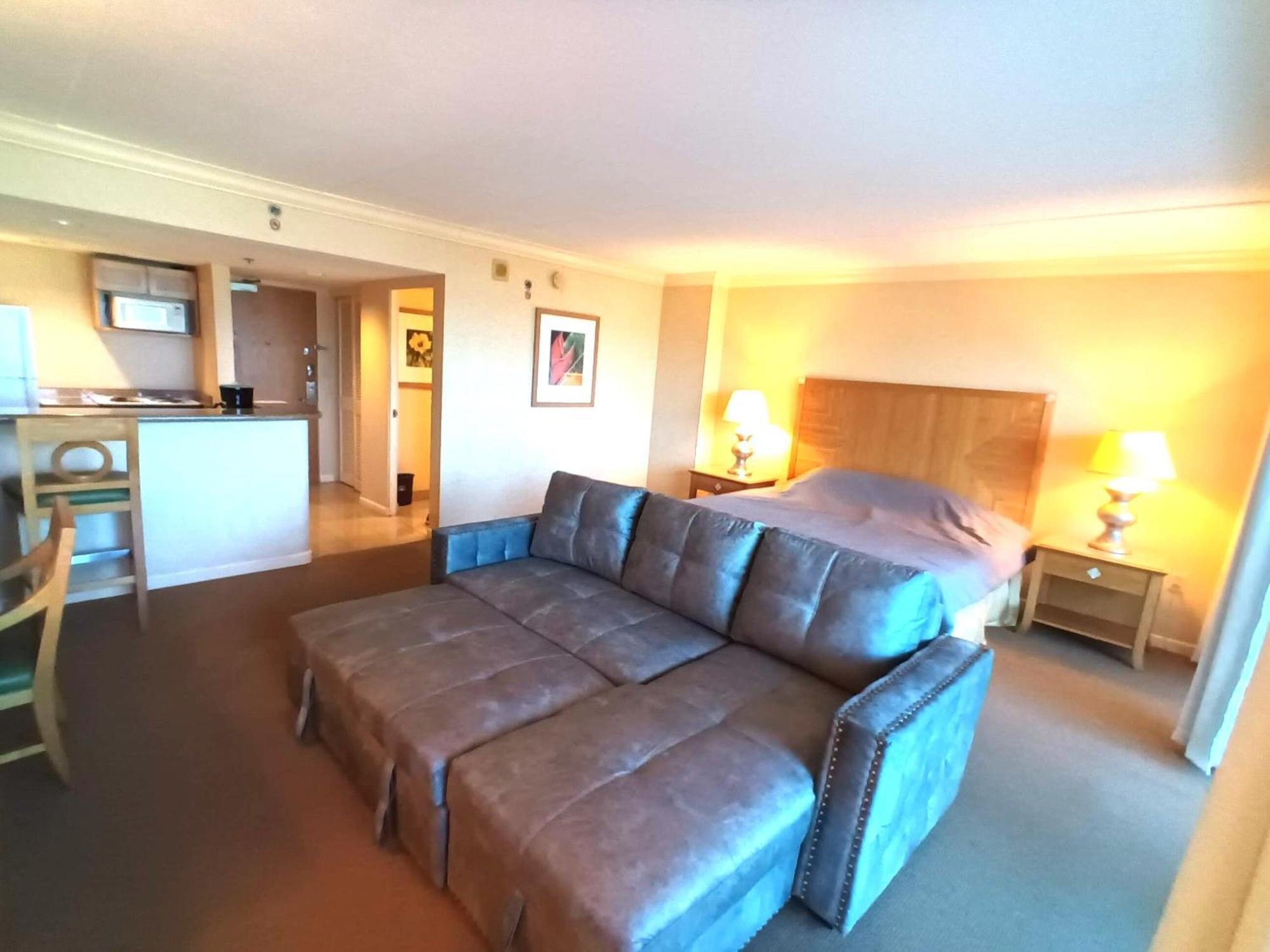Ilikai Apt 302 - Spacious Studio With Stunning Ocean & Harbor Views Honolulu Exterior photo