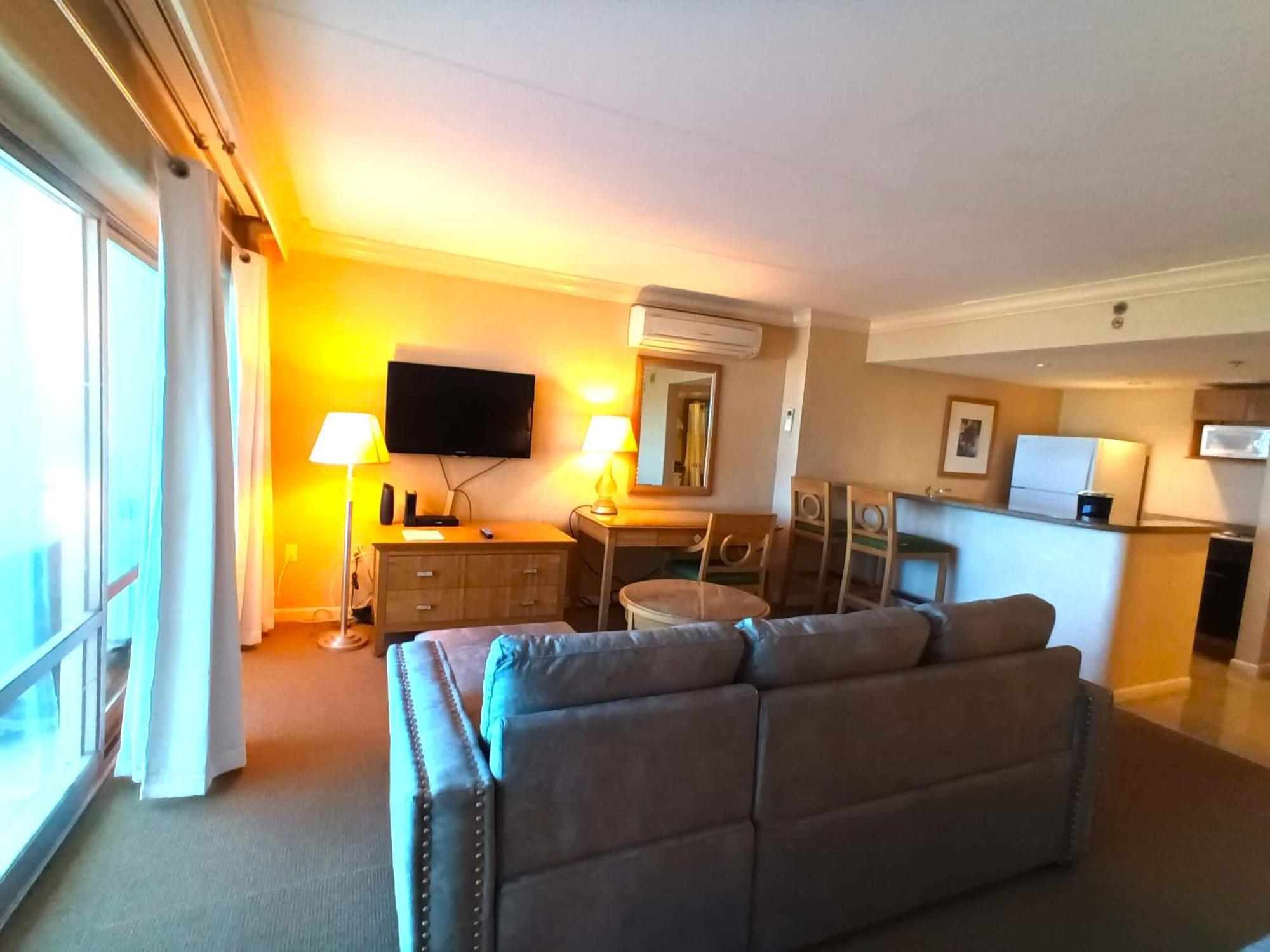 Ilikai Apt 302 - Spacious Studio With Stunning Ocean & Harbor Views Honolulu Exterior photo